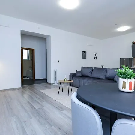 Spacious 2 Bedroom In Daire Bratislava