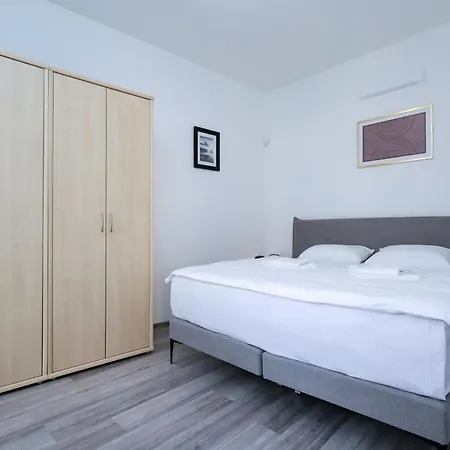 Spacious 2 Bedroom In Daire *